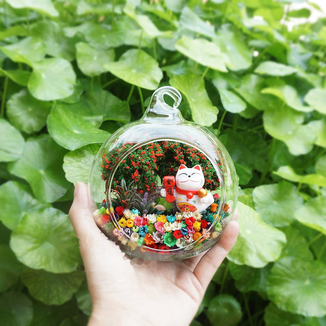 Lucky Fortune Cat preserved flower terrarium