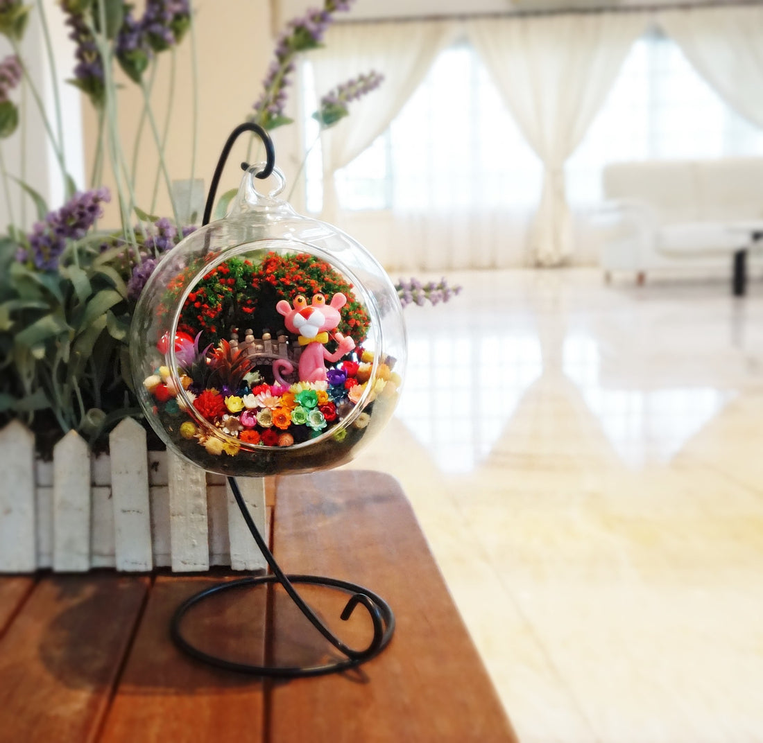 Pink Cartoon Cat preserved flower terrarium