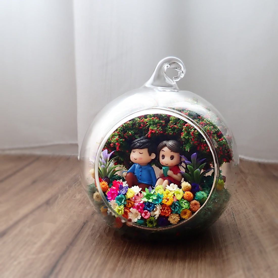 Sitting Couple preserved flower terrarium