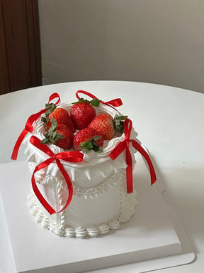 Mini Strawberry Cake by Bamboo Green Florist, Penang