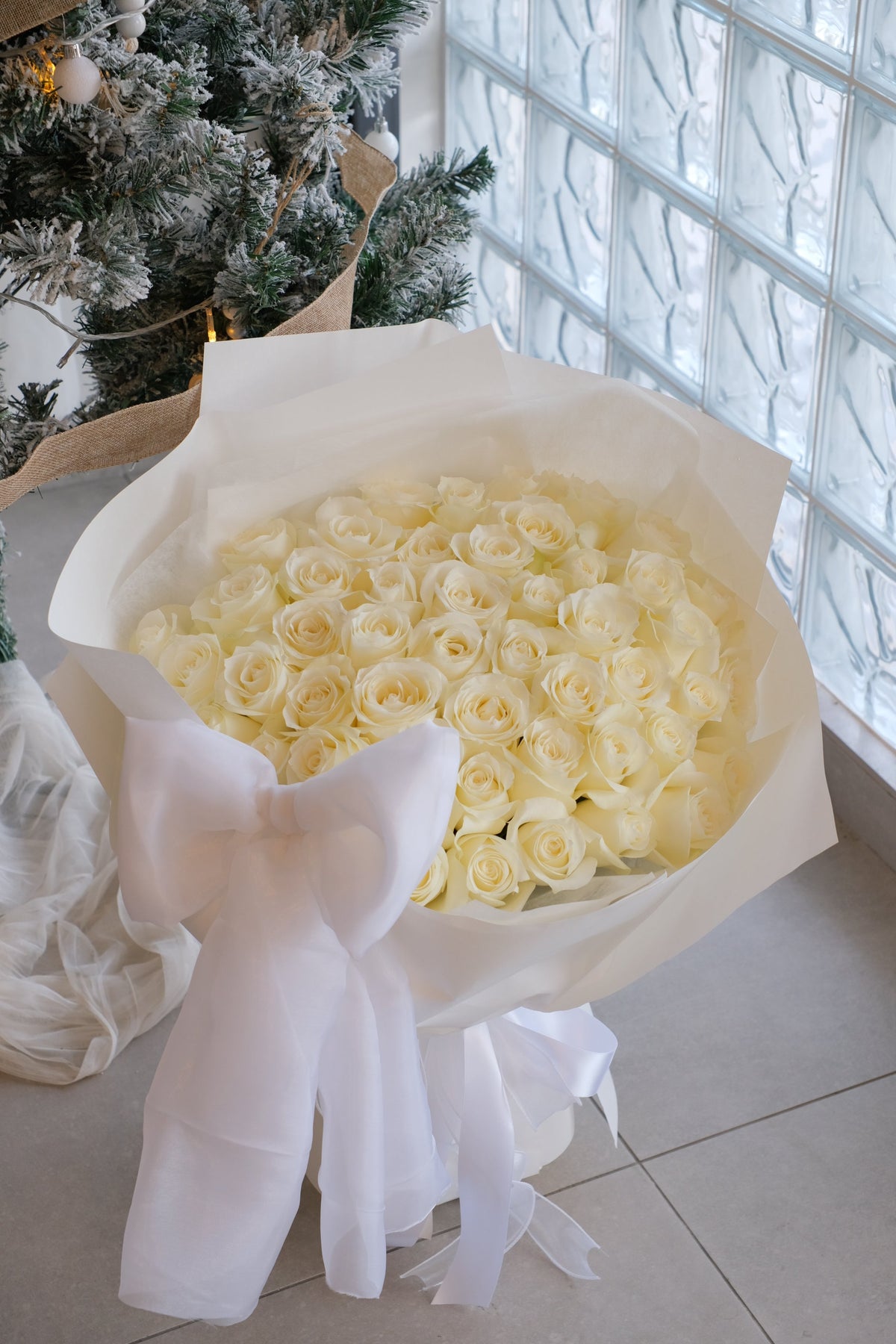 Cloud Dancer Rose Bouquet by Bamboo Green Florist, Penang