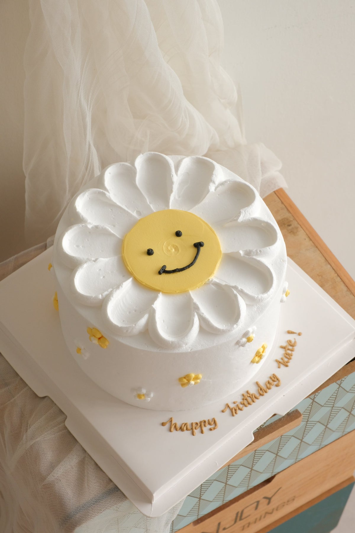 Smiley Daisy Cake by Bamboo Green Florist, Penang