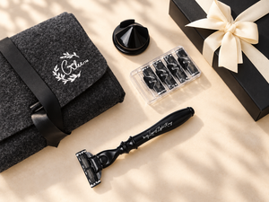 Personalised aluminium razor kit with engraved name and razor stand