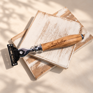 Personalised olive wood razor with engraved name and leather pouch