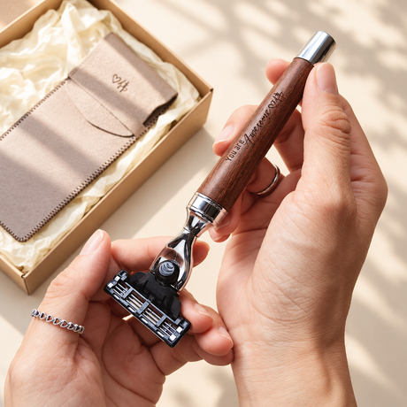 Personalised rosewood razor with engraved name