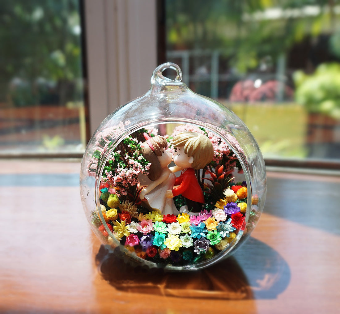 Kissing Couple preserved flower terrarium