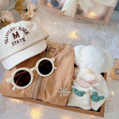 Little Explorer classic baby gift box – includes sunglasses, matching hat, baby socks and towel bear