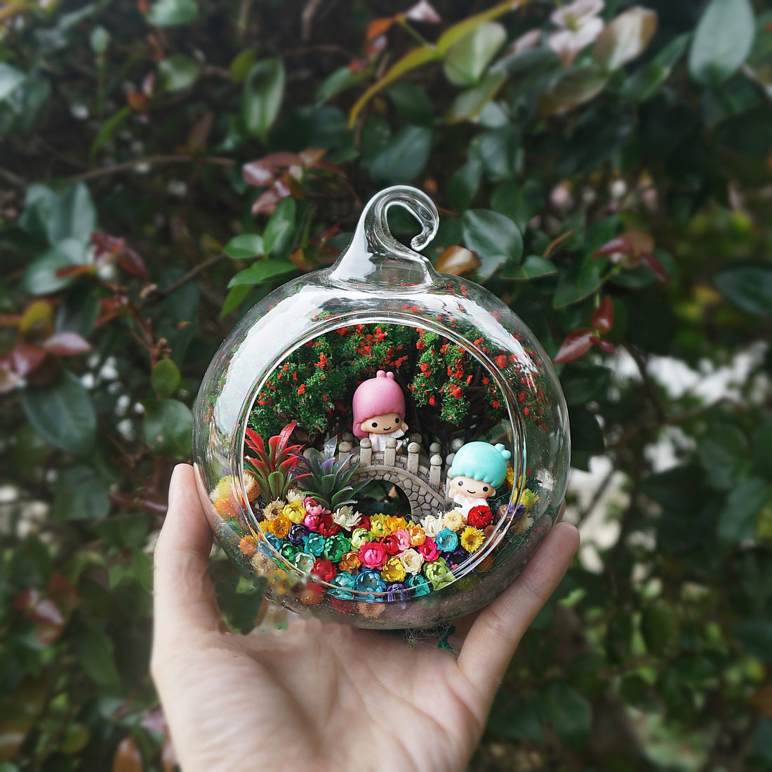 Little Star Siblings preserved flower terrarium