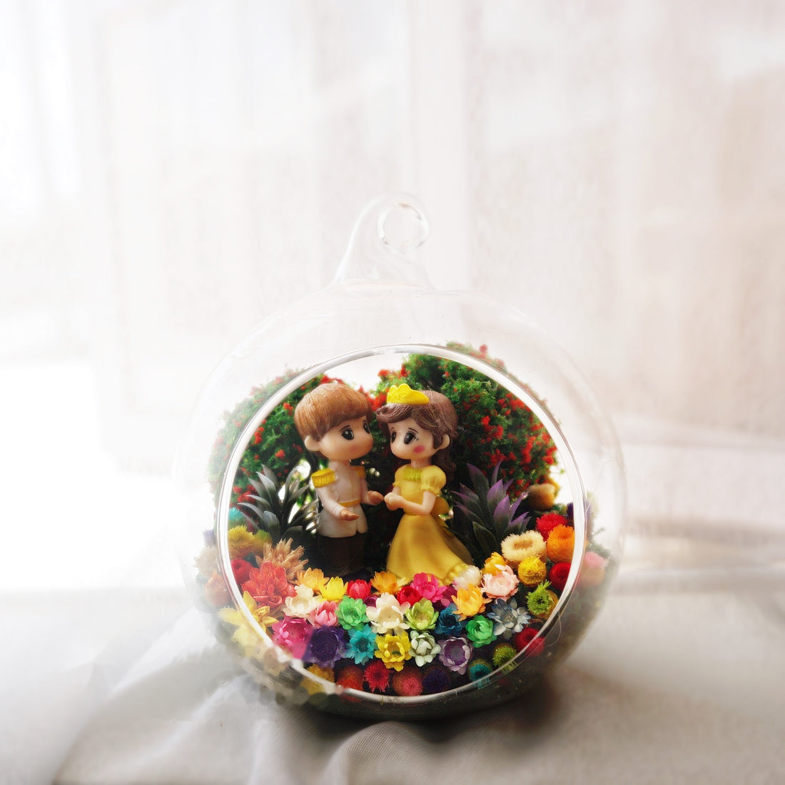 Prince and Princess in Yellow preserved flower terrarium