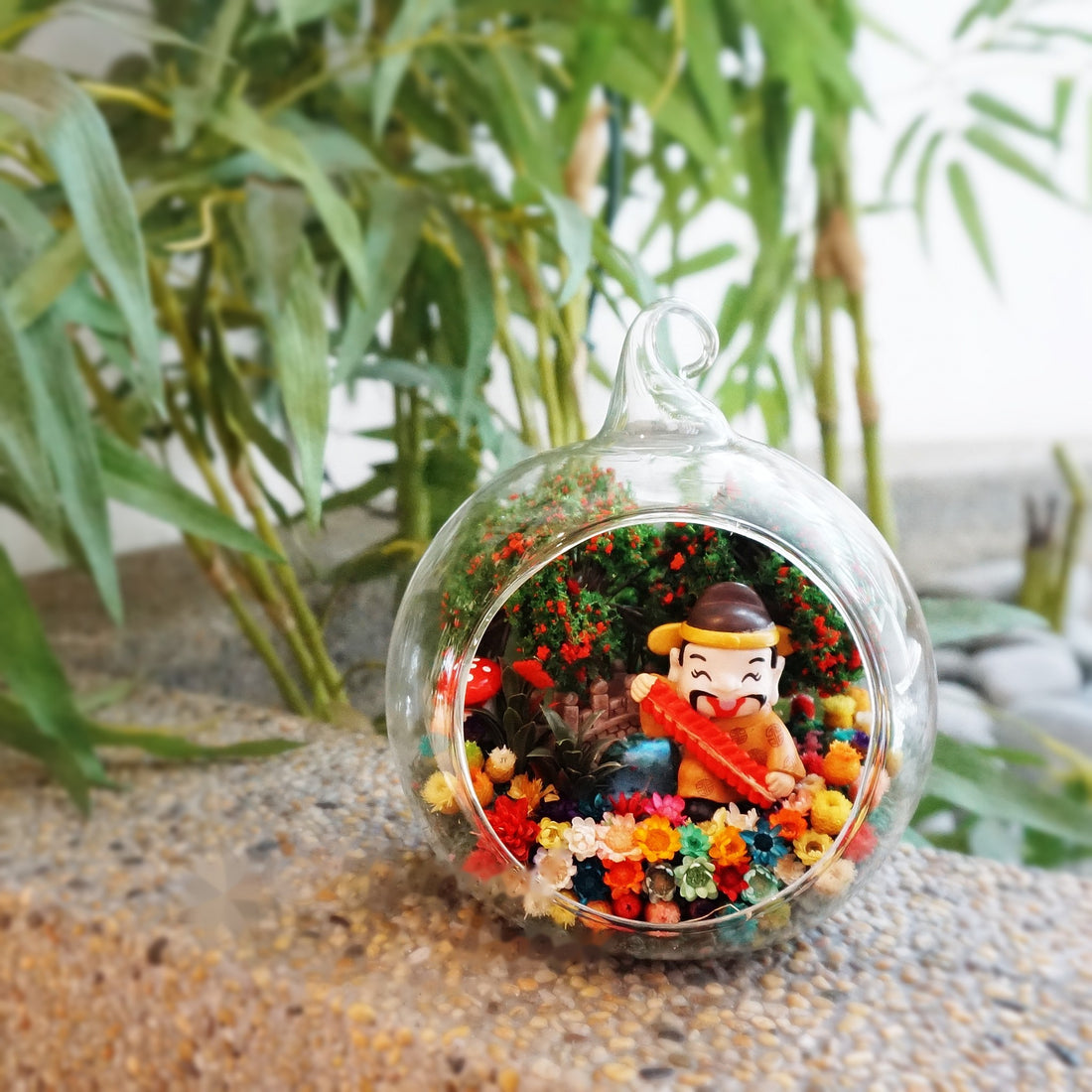 Prosperity God in Brown preserved flower terrarium
