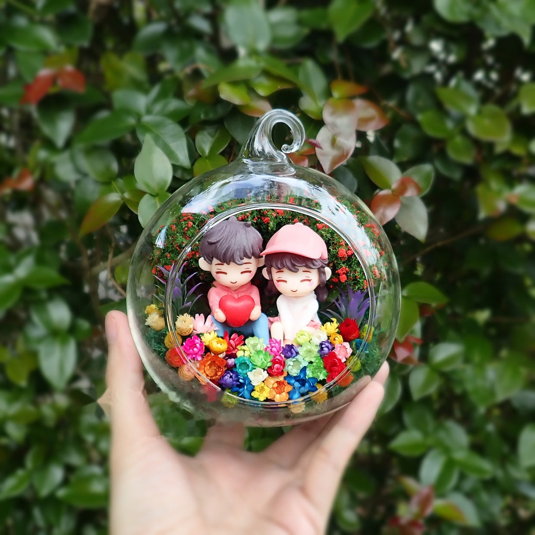 Sitting Couple with Heart preserved flower terrarium